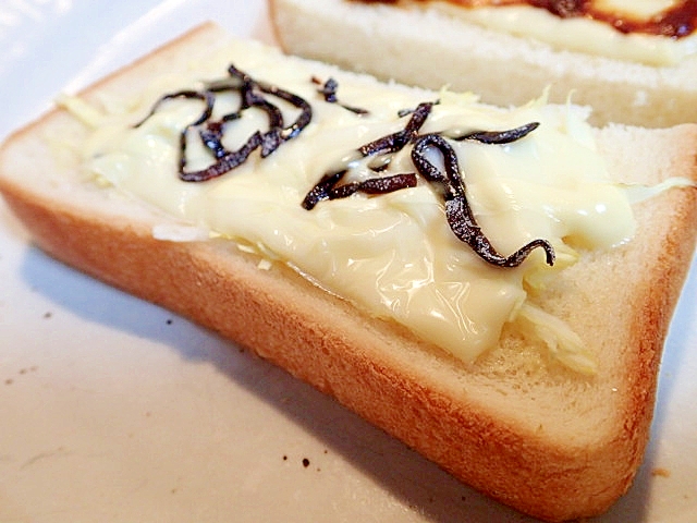 キャベツとチーズと塩昆布のトースト