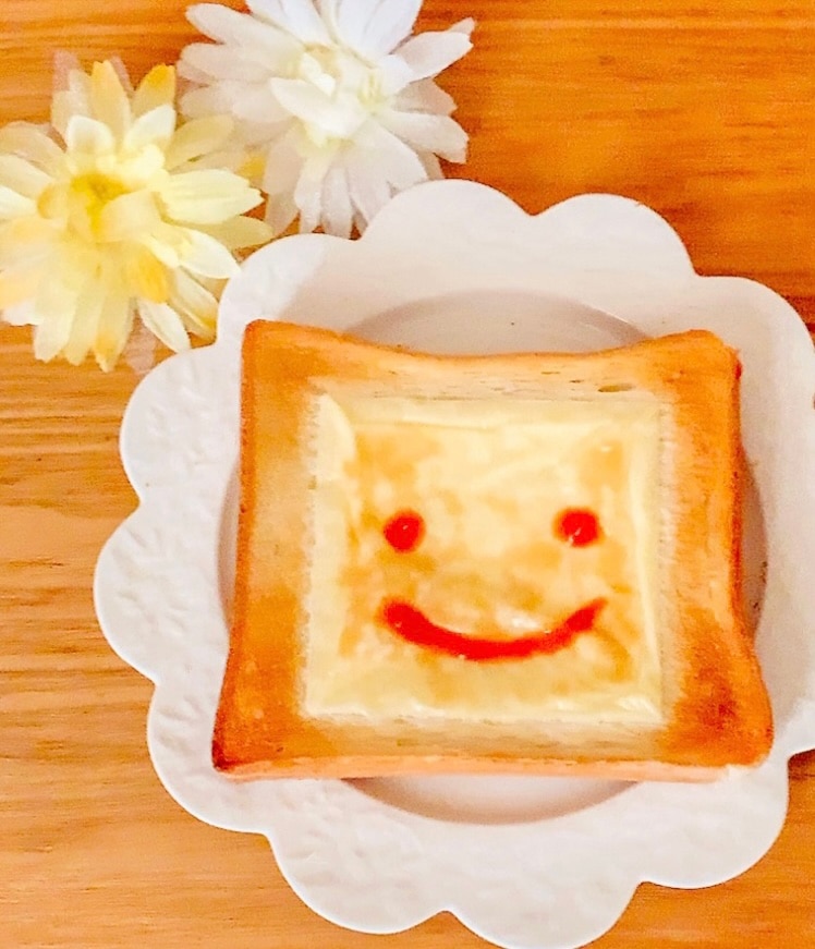 ケチャップで♪ニコちゃんピザトースト✧˖° レシピ・作り方 by sweet
