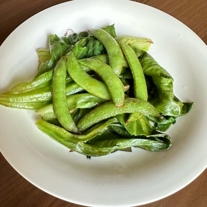 スナップえんどうとキャベツの炒め物