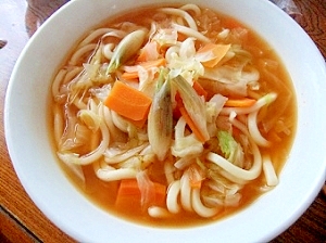 冷蔵庫整理に♪野菜たっぷりピリ辛味噌うどん