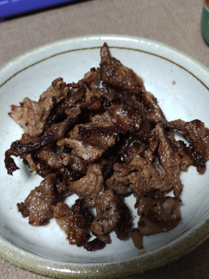 牛肉焼きにプチトマトとレタス添えて