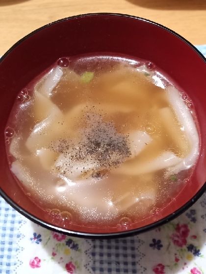 余った餃子の皮で作ったワンタンスープ