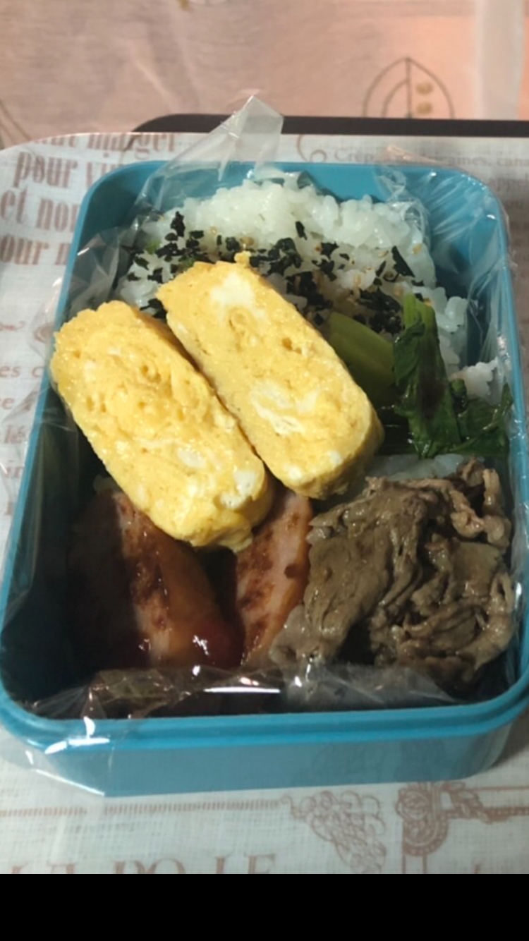 お弁当(卵焼き.牛焼肉.小松菜からし醤油.ウインナ