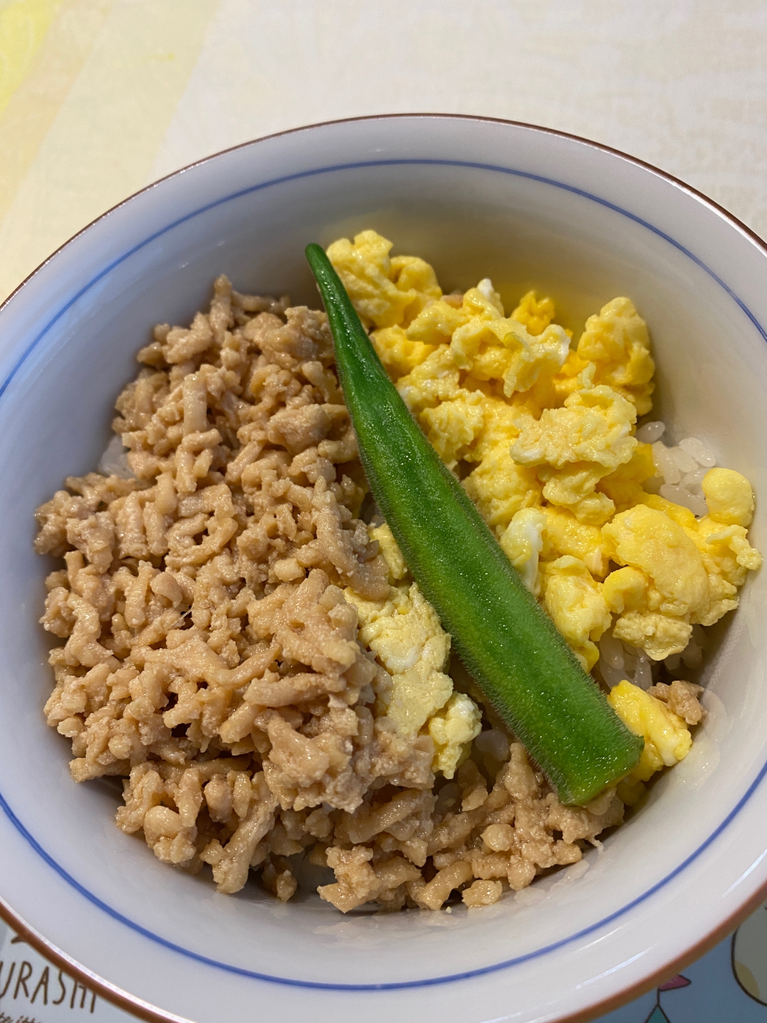 簡単で子どもも喜ぶ！甘めの三色丼