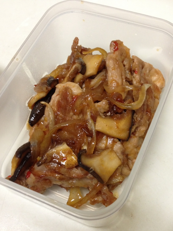 簡単おかず☆豚肉のスイートチリ醤油炒め