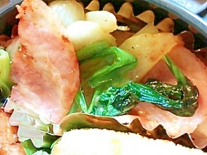 お弁当に♪小松菜・玉ねぎ・ベーコンの塩こしょう炒め