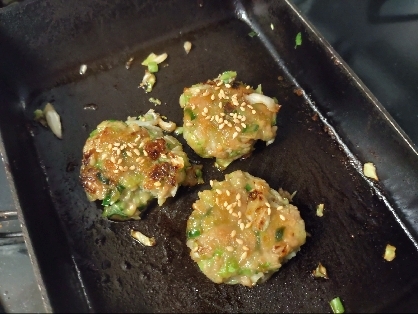 お弁当に餃子のタネを照り焼き風にリメイク