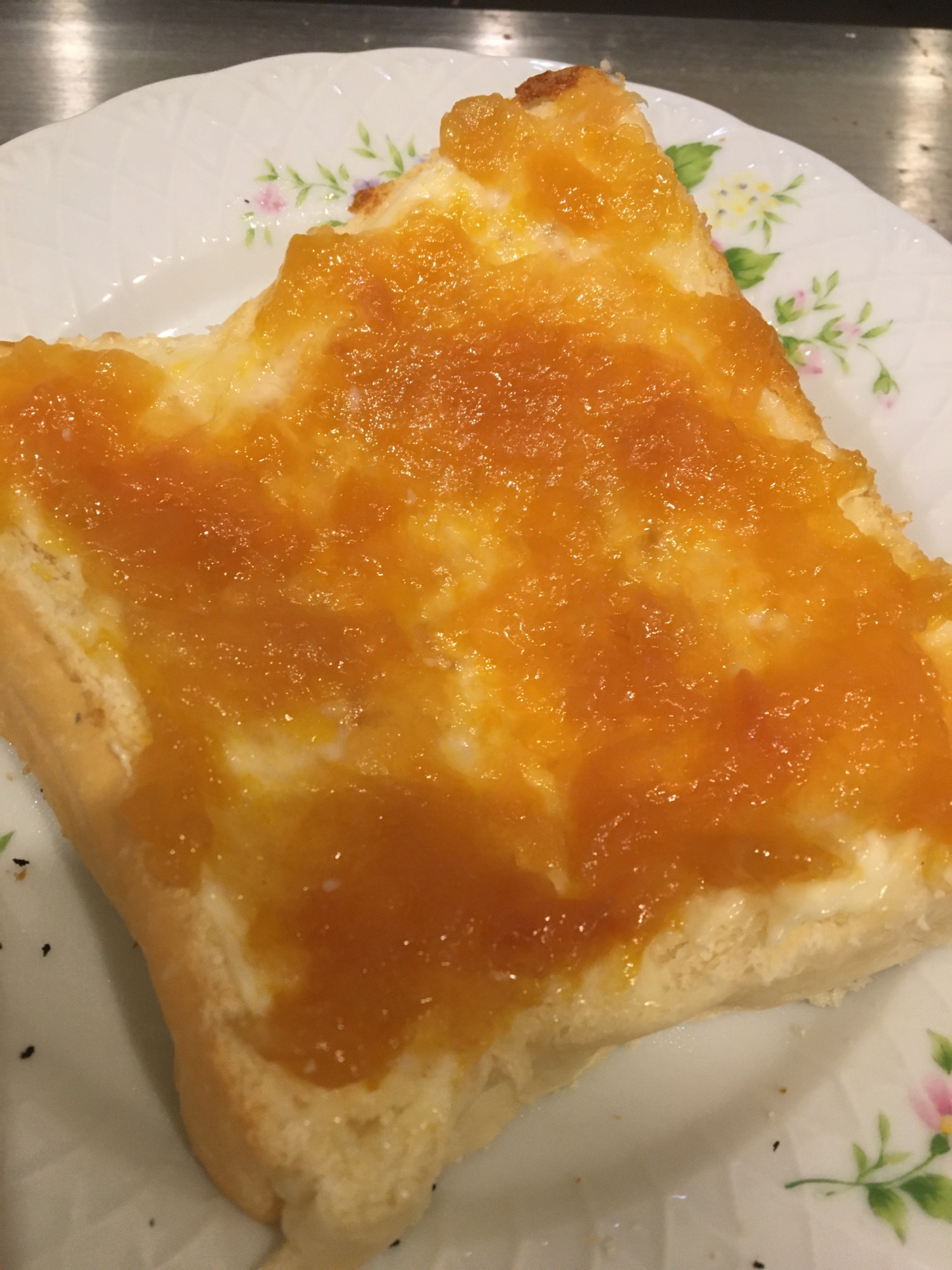 アップルマンゴージャムとクリームチーズのトースト