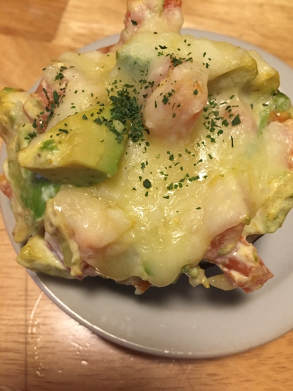 クリスマスメニューにしました。少し固いアボカドもおいしく食べられました
