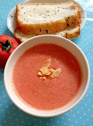 トマトと赤玉ねぎの赤い冷製スープ♪/冷たいスープ