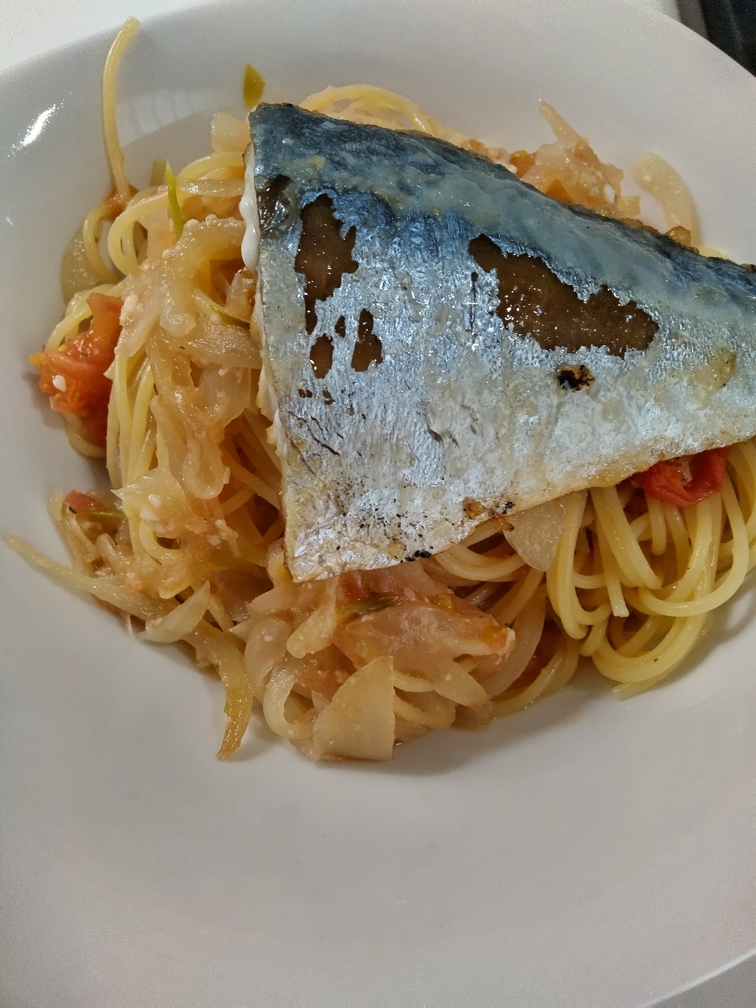 〆には〆鯖トマトとバスタ ラ パスタ