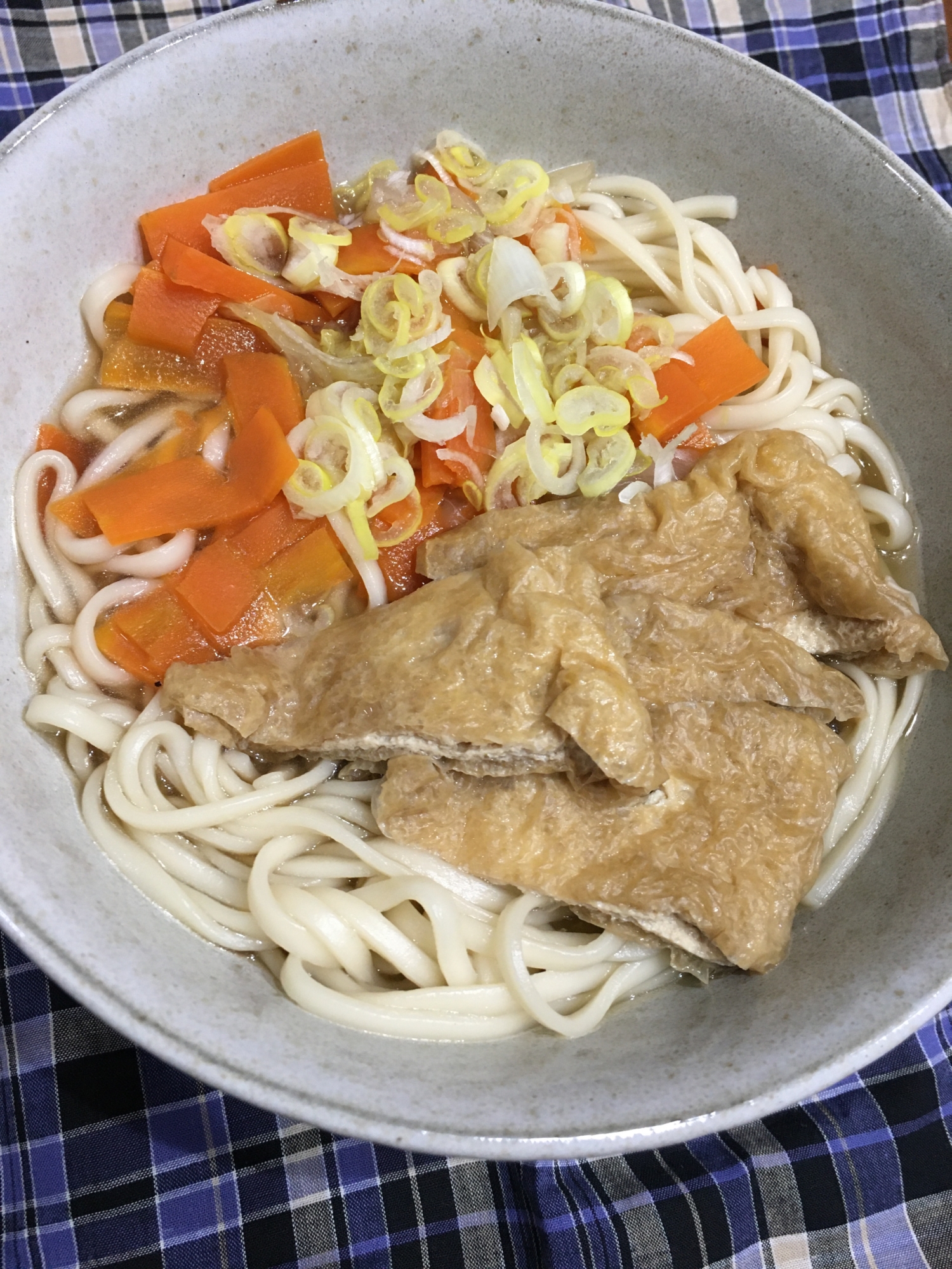 油揚げとにんじんのうどん