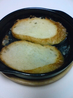 マルちゃん正麺のスープでフランスパンの浸し焼き