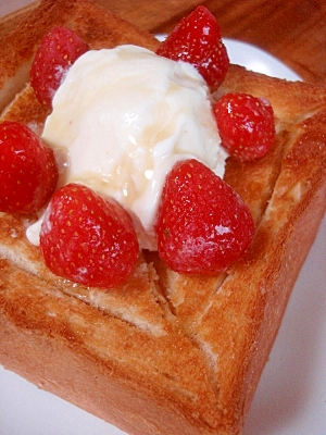 アイス ハニー トースト イチゴ付き レシピ 作り方 By Jaran0705 楽天レシピ