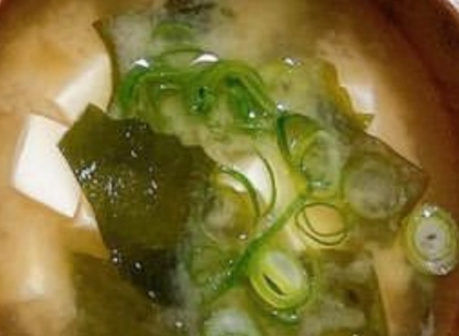 絹ごし豆腐と生わかめのお味噌汁✧˖°