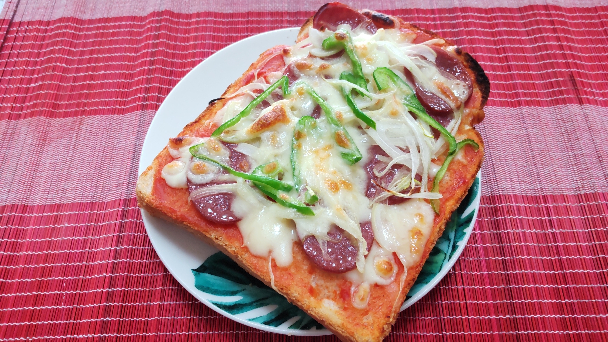 パンで朝食♪サラミピザトースト