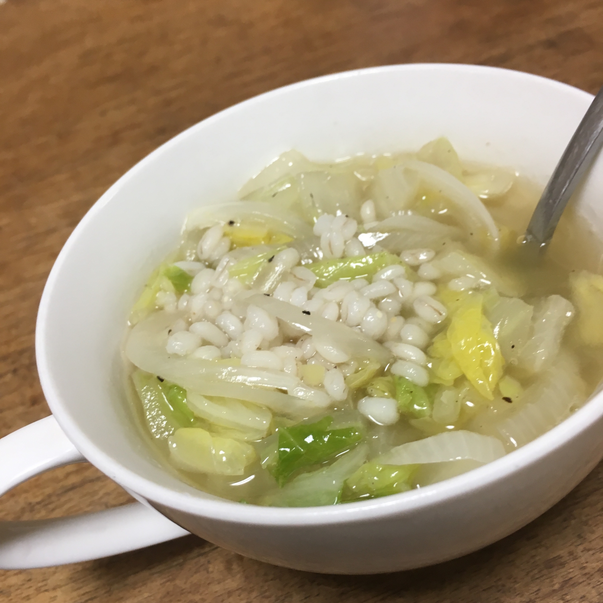 白菜と玉ねぎのもち麦スープ