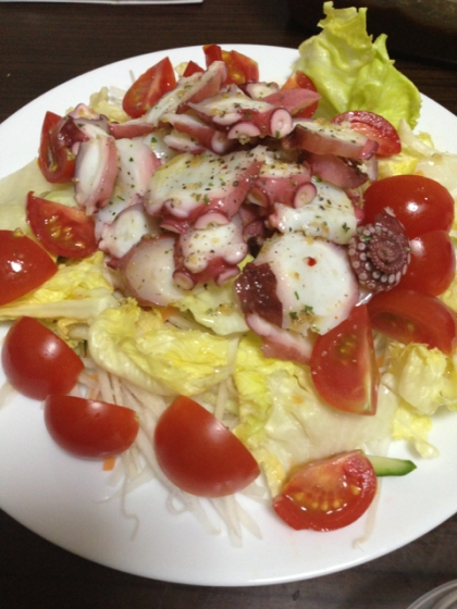 中途半端に余ってた生野菜も混ぜてみたら豪華な感じになって好評でした((∩^Д^∩))ご馳走さまです♡