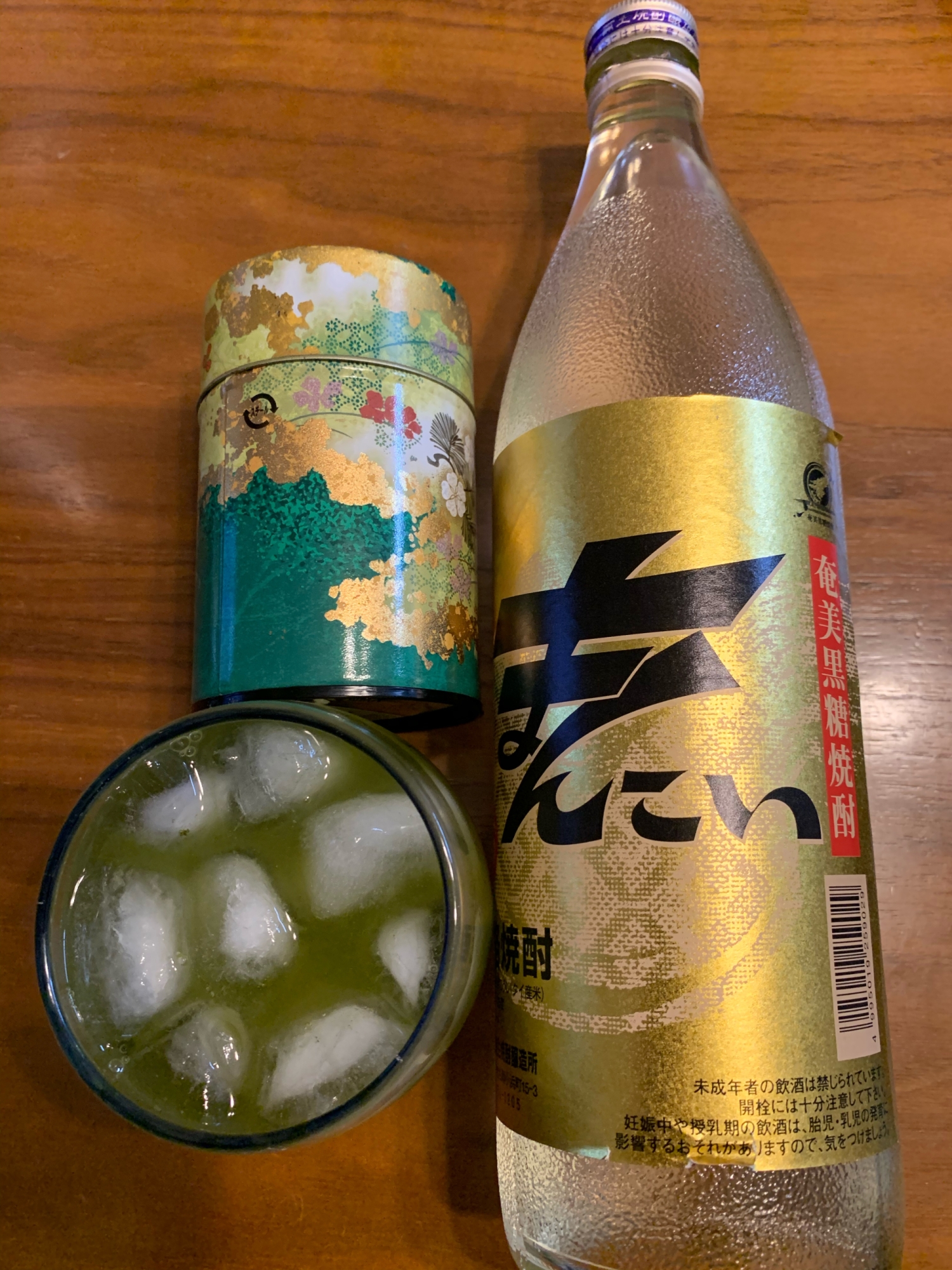 奄美黒糖焼酎の抹茶割り