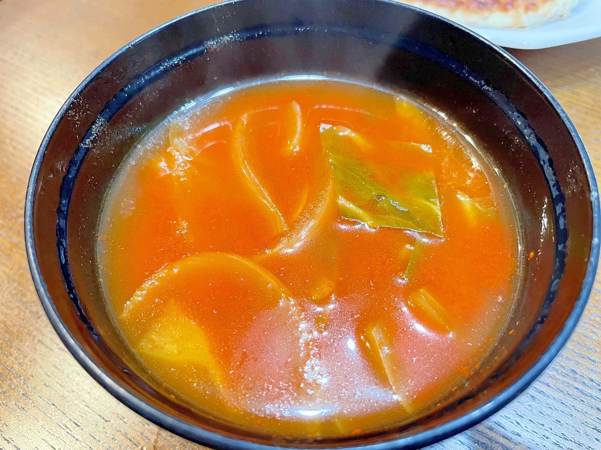 春キャベツと新玉の辛口スープ