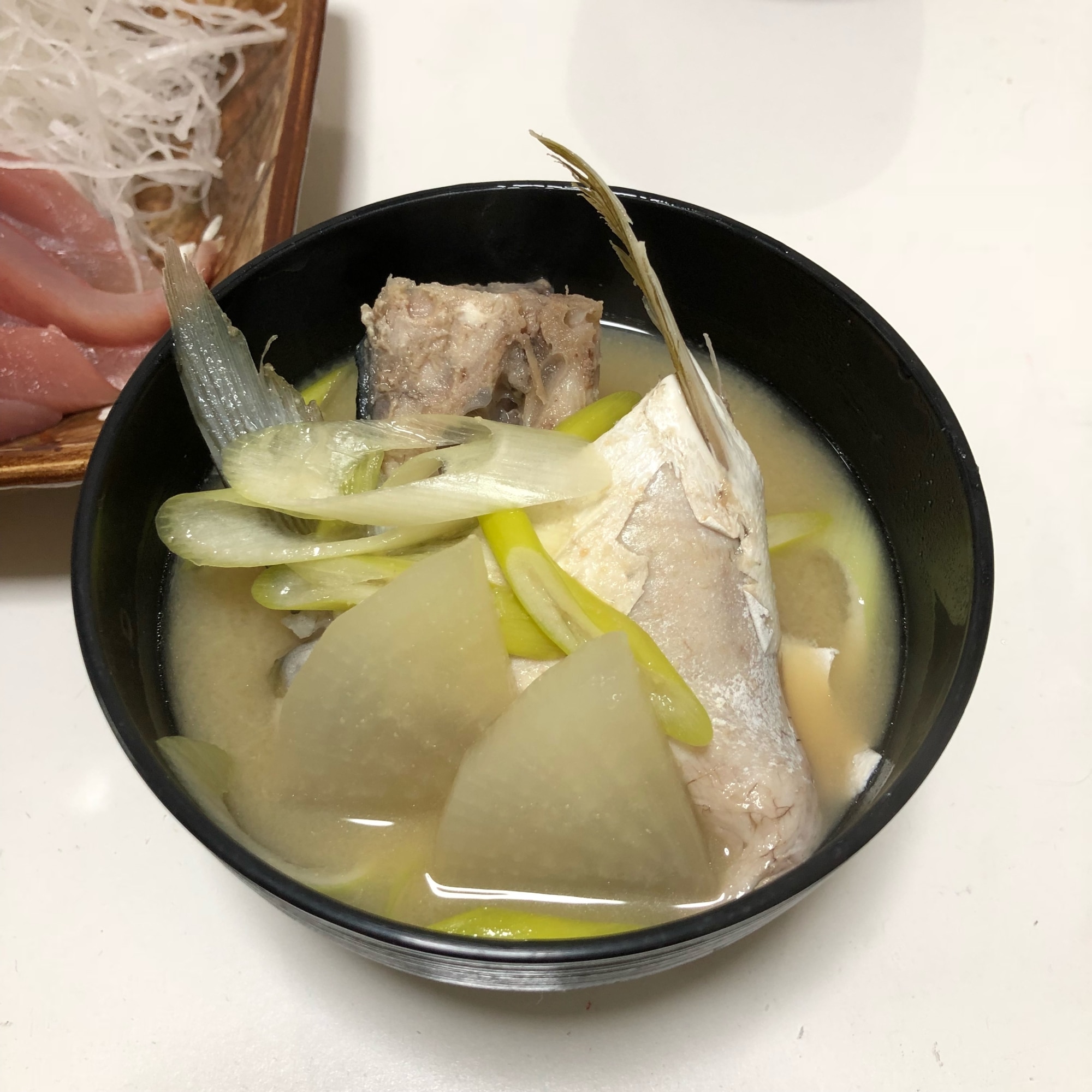 あら汁の 作り方, ヒラメのあら汁の作り方 _ トマトのみそ汁のレシピ・作り方 – XUZBE