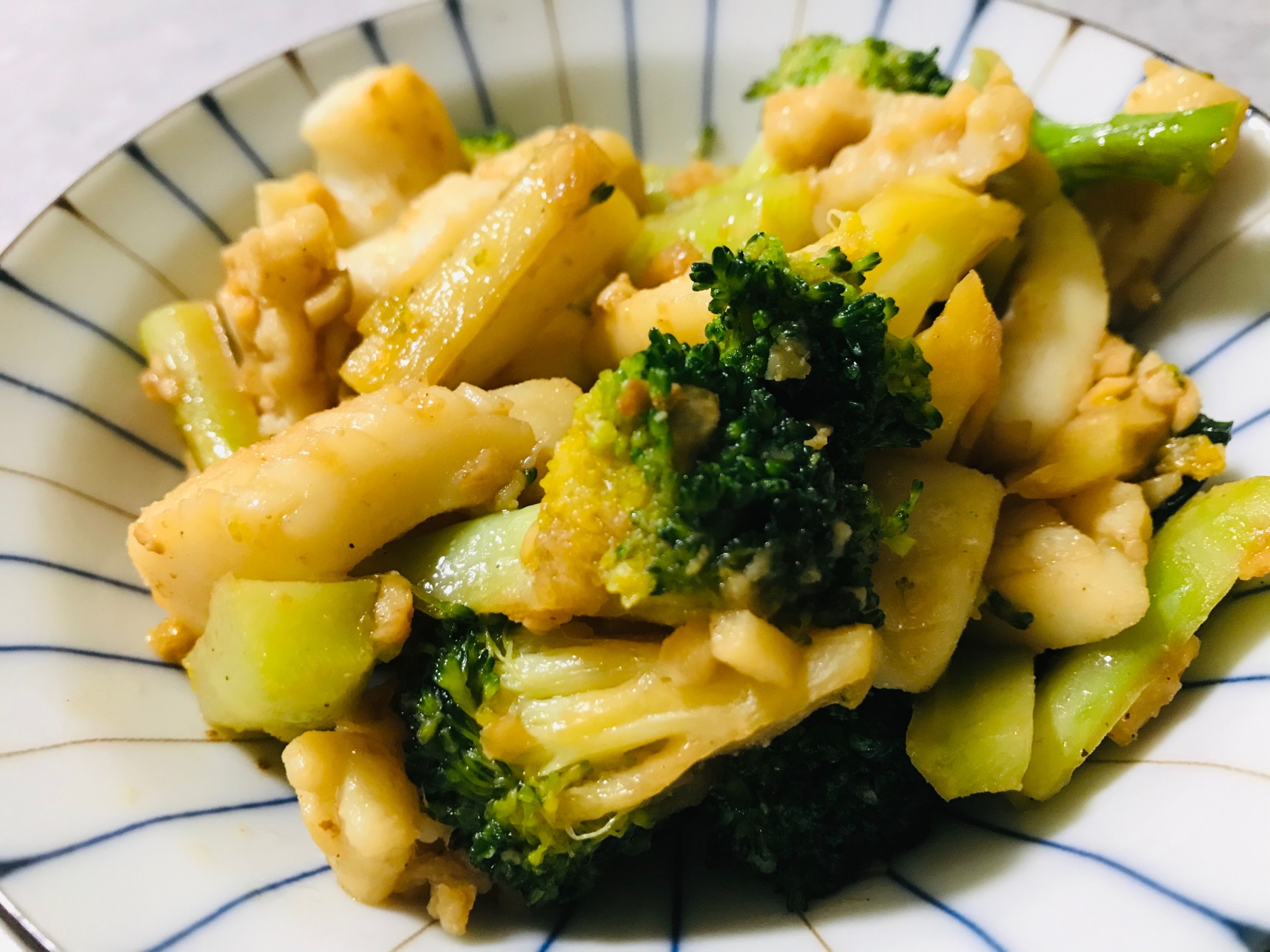 簡単おつまみ 冷凍イカとブロッコリーのニンニク炒め レシピ 作り方 By Seal S 楽天レシピ