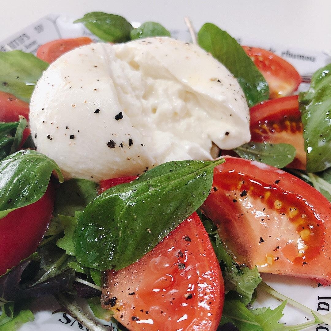 ブッラータチーズのカプレーゼ レシピ 作り方 By Noobi 楽天レシピ ブッラータチーズのカプレーゼ レシピ 作り方 By Noobi 楽天レシピ