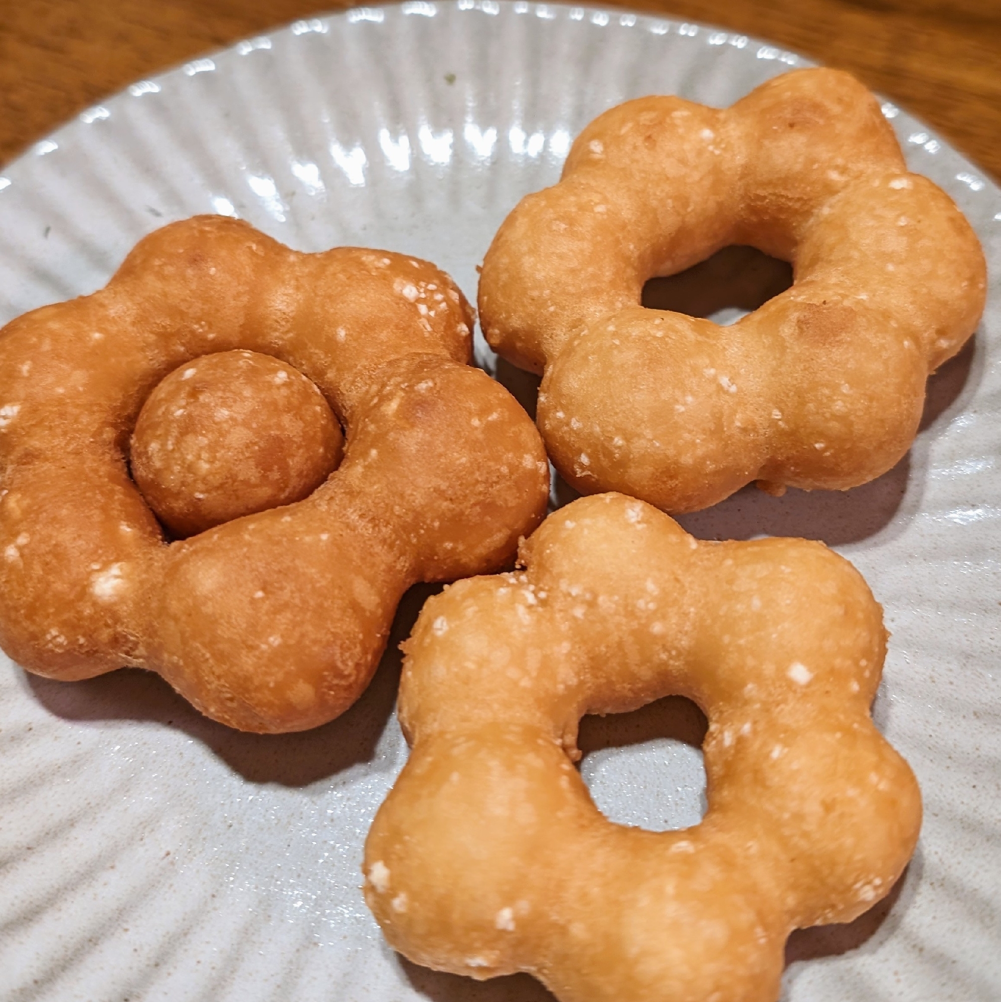 揚げたてを食べて!黒蜜もちもちミニドーナツ