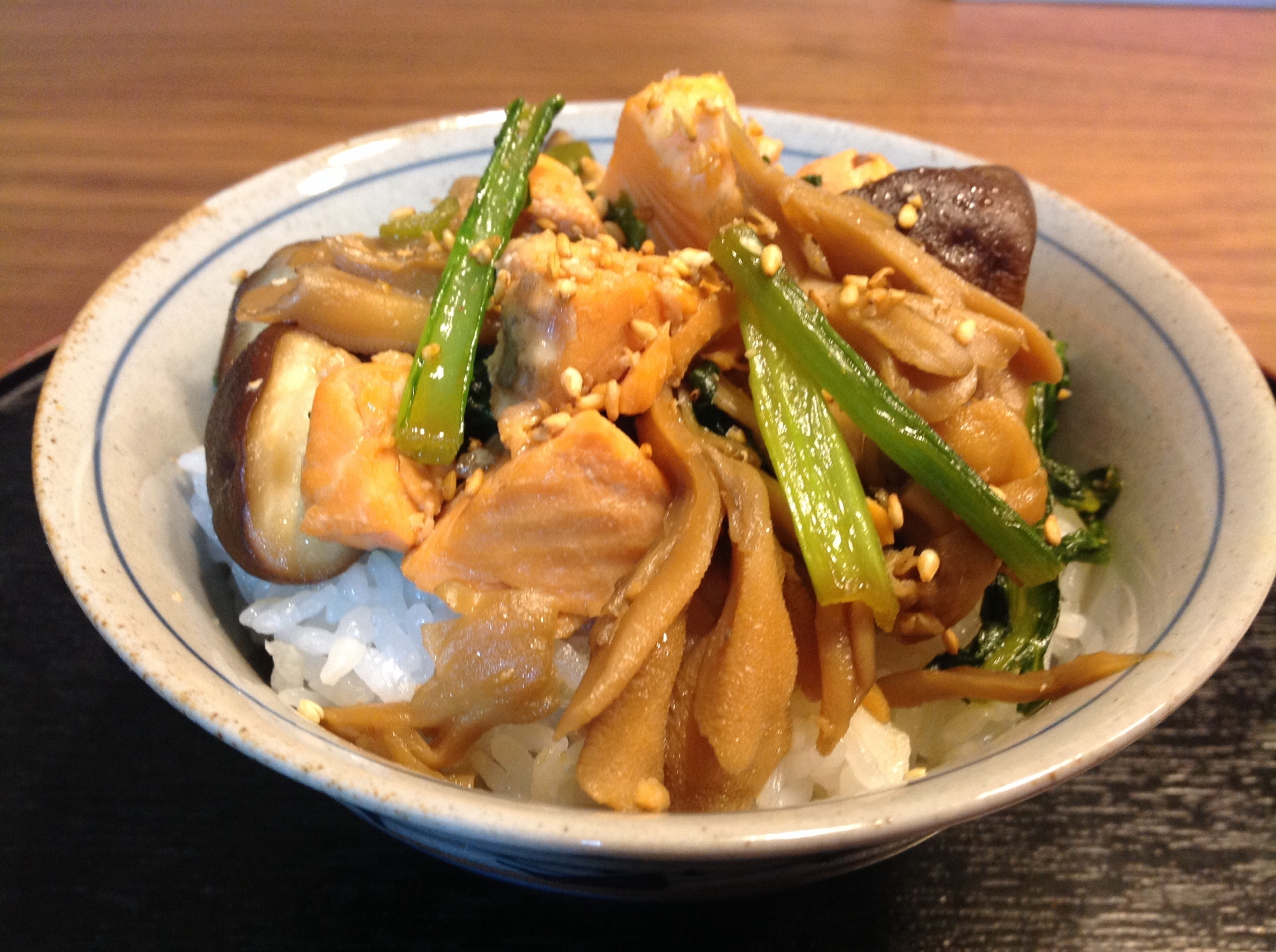 鮭ときのこの甘辛丼