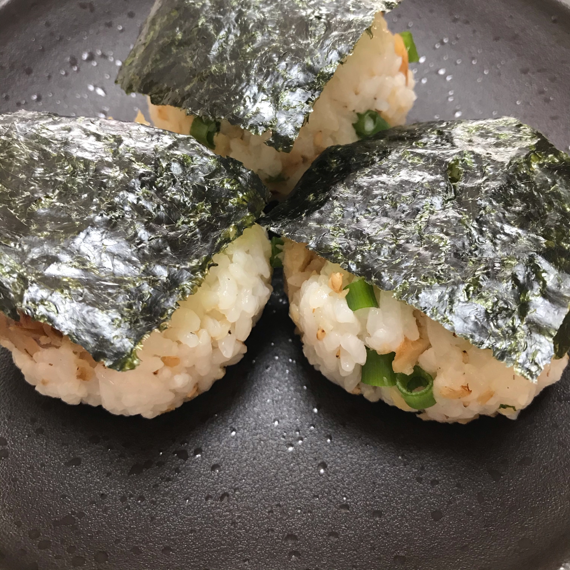 タラそぼろ入り焼きおむすび