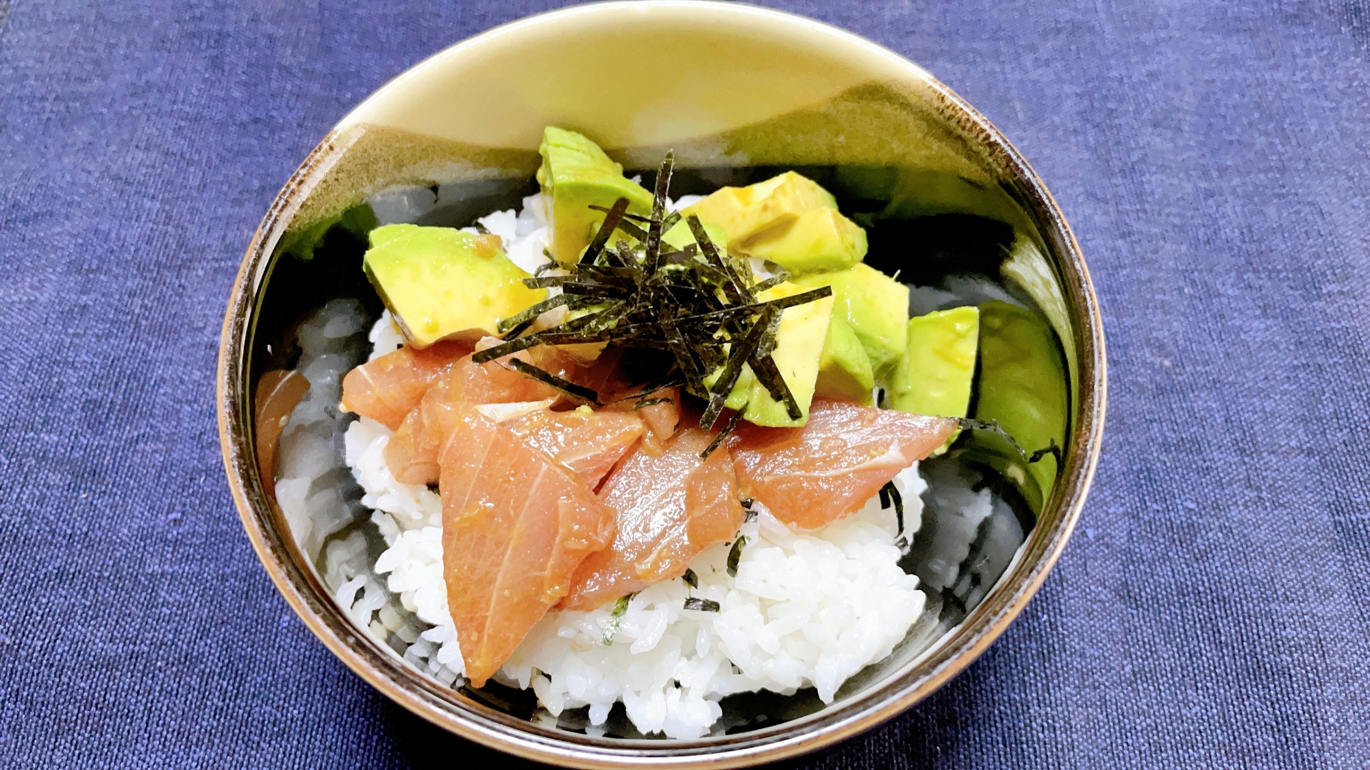 アボカドマグロ丼