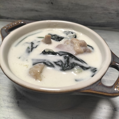 鶏皮☆鶏肉の皮とほうれん草のクリームシチュー