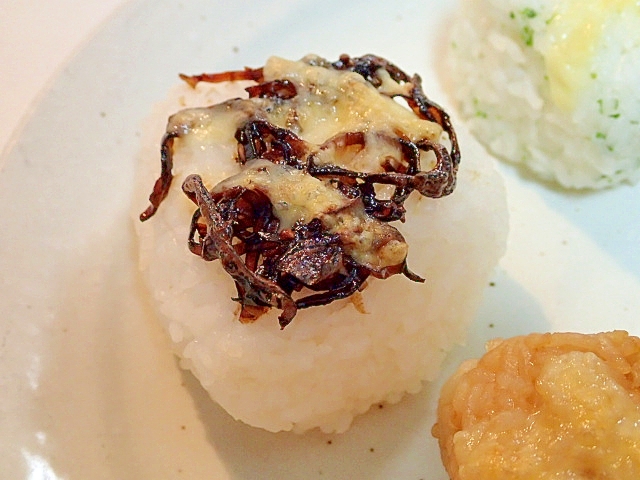 トースターで　昆布佃煮とチーズのおにぎり♬