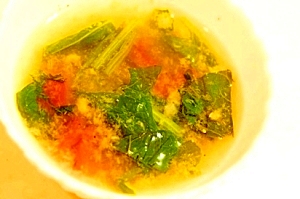 話題のエノキ氷で、ほうれん草とトマトのスープ