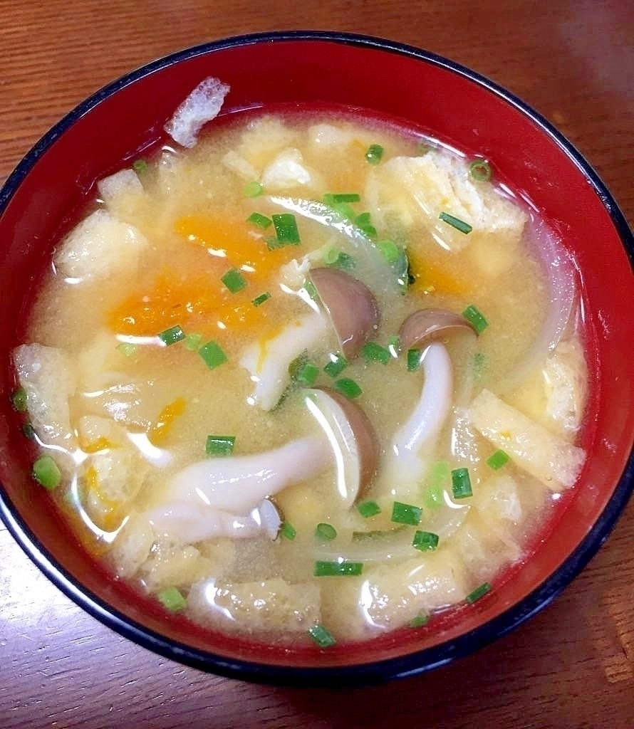 しめじとかぼちゃと玉ねぎの油揚げの味噌汁