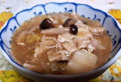 えのきとしめじも入れて作りました
ご飯に絡めて中華丼風に食べたら熱々トロトロでとっても美味しくて餡掛けスープも残さず頂きました❣️