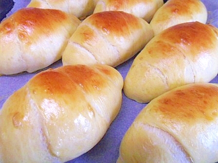 卵と牛乳たっぷり 手捏ね バターロール レシピ 作り方 By V るん 0394 楽天レシピ 卵と牛乳たっぷり 手捏ね バターロール レシピ 作り方 By V るん 0394 楽天レシピ