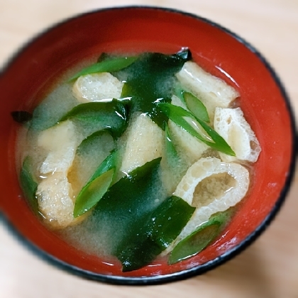 長ねぎ、油揚げ、わかめのお味噌汁