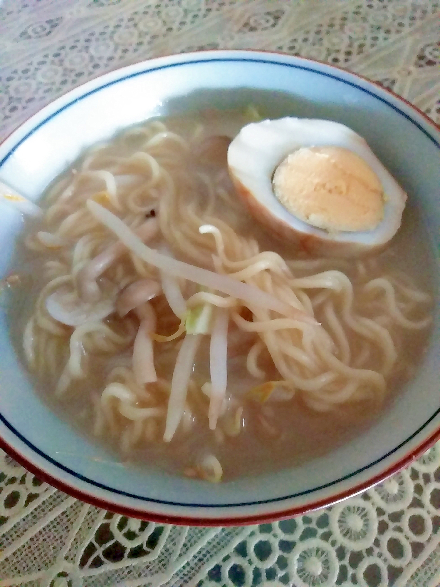 台湾煮玉子でとんこつラーメン