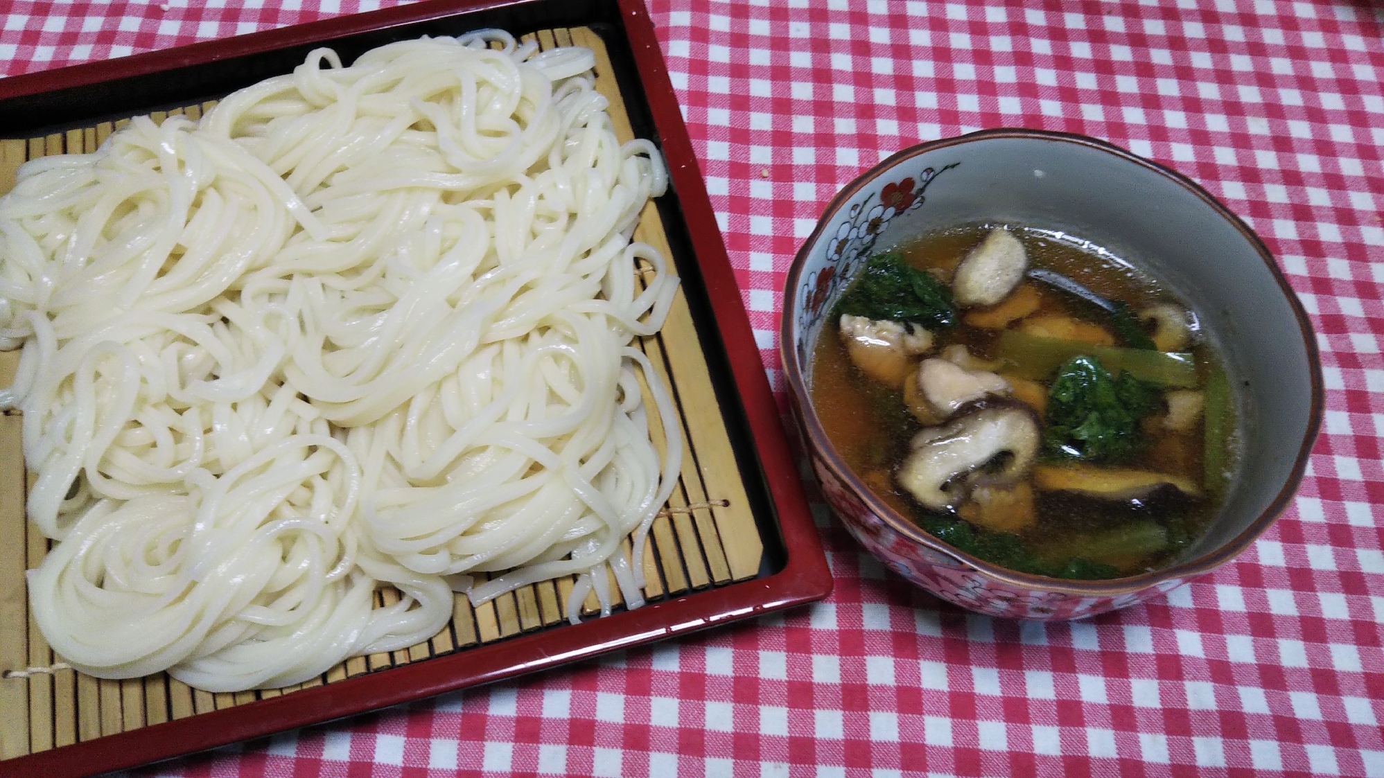 鶏肉と小松菜と椎茸入り汁の冷やしうどん☆