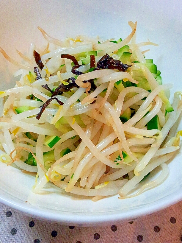 きゅうりともやしのごま油の香り 塩昆布和え レシピ 作り方 By ラズベリっち 楽天レシピ