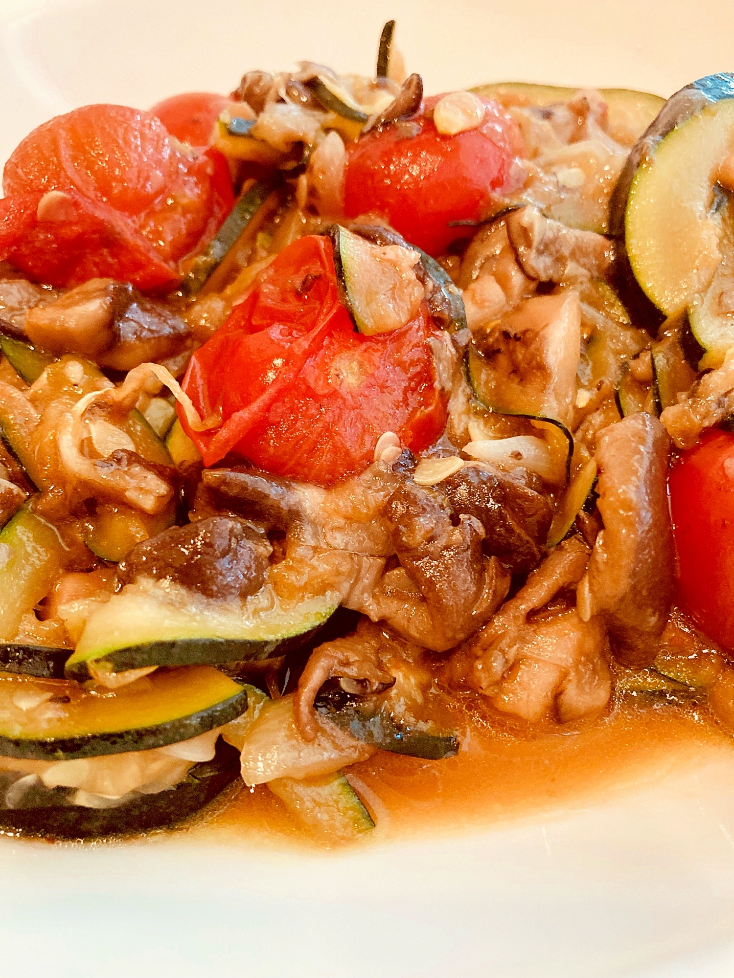 ズッキーニとひらたけを使った焼肉のタレ炒め