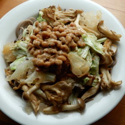 きのこ4種類！納豆乗せ炒め蕎麦