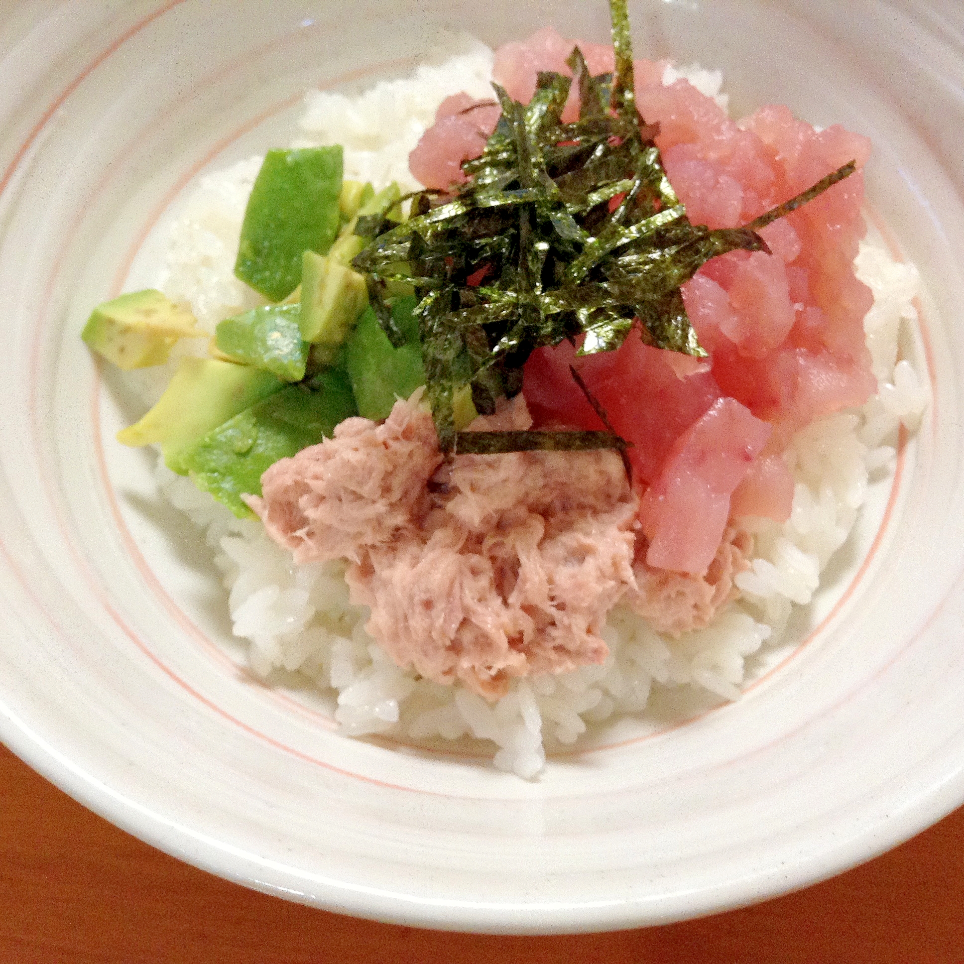 鮪・ツナマヨ・アボカド丼