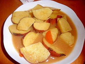 サツマイモとニンジンの味噌煮