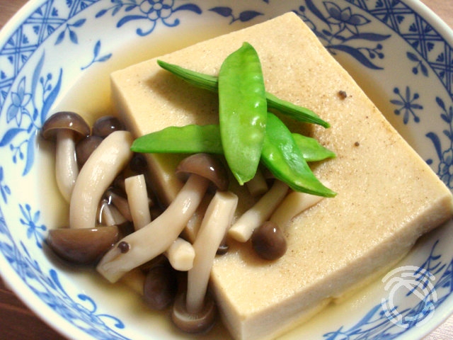高野豆腐とシメジの煮物