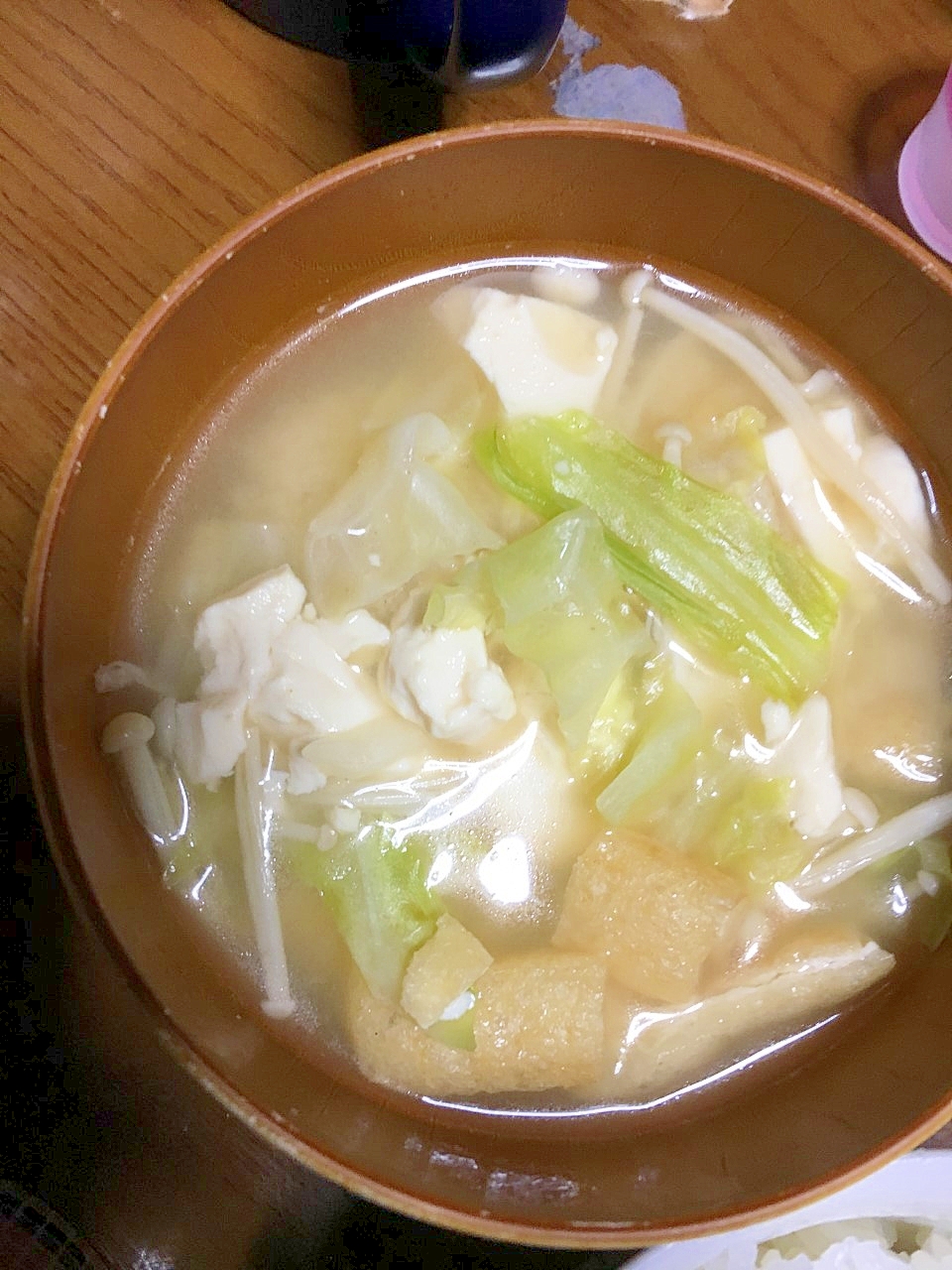 キャベツと揚げとえのきと豆腐の味噌汁