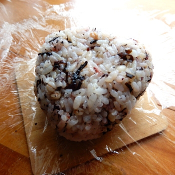 塩昆布ゆかりのおにぎり
