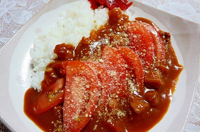 レトルトのトマトカレー