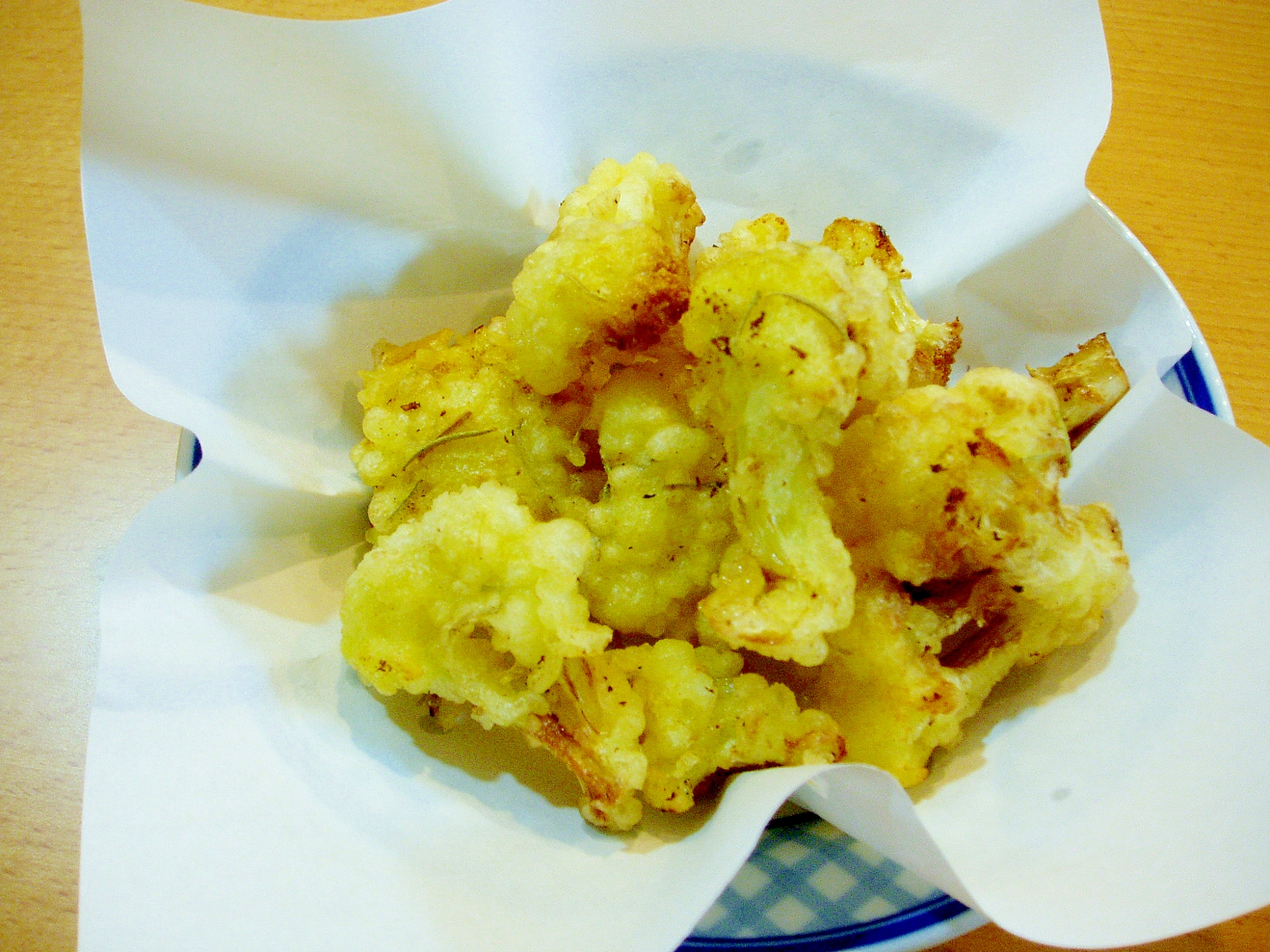 カリフラワーの天ぷら　ローズマリー風味